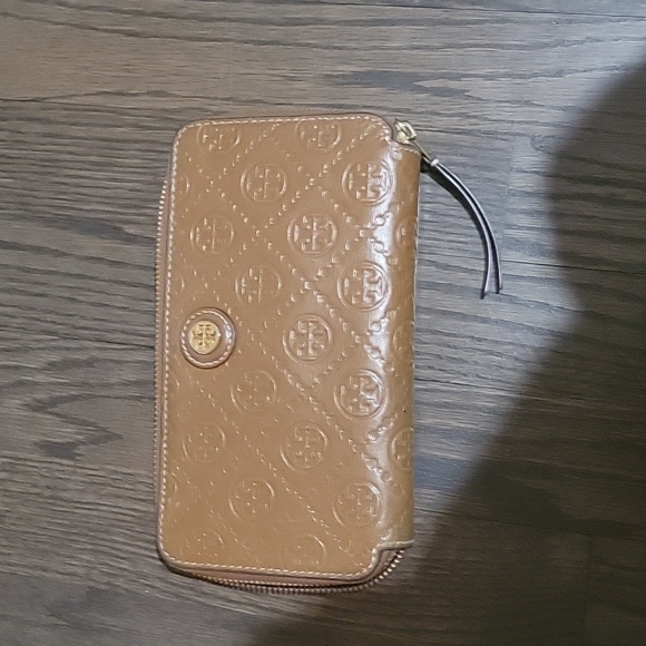 Tory Burch Wallet - Picture 7 of 8